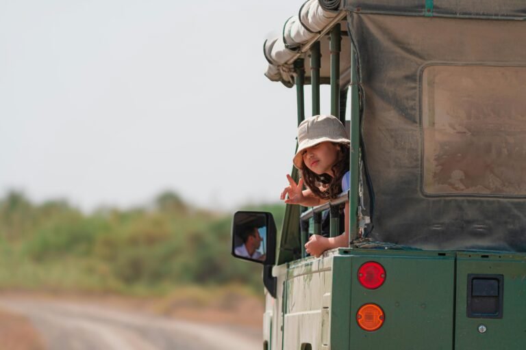 👨👩👧 Family Safari